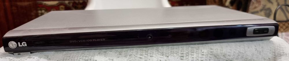 DVD проигрыватель LG DVU 854 б/у в отл.сост. + диски в подарок