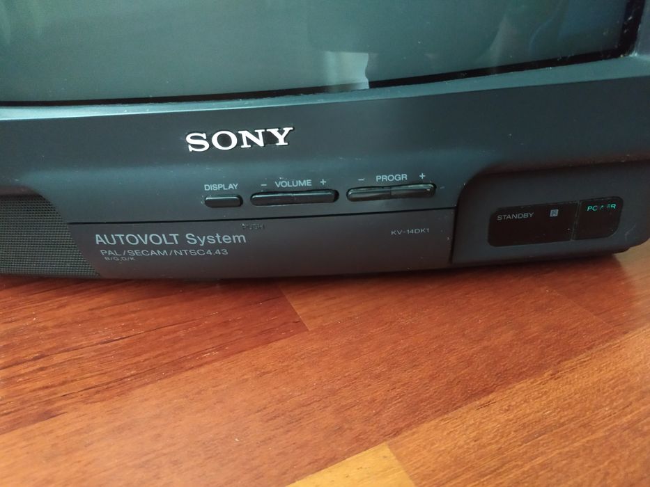 Телевизор Sony autovolt system, pal/secam/NTSC4.43