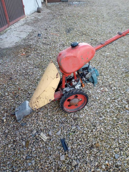 Sowiecka kosiarka listwowa Drużba 4