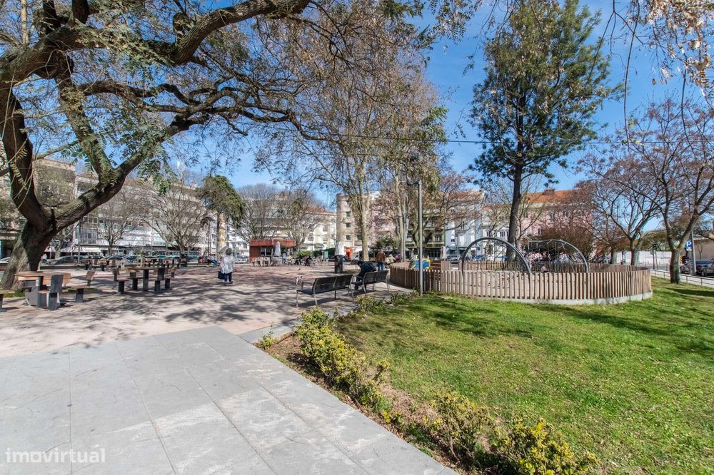 Apartamento T2 remodelado (Penha de França) -  (PROPOSTAS MULTIPLAS)
