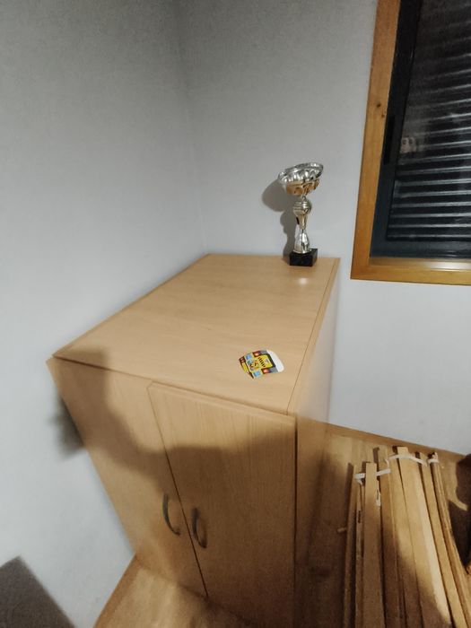 Armário castanho grande