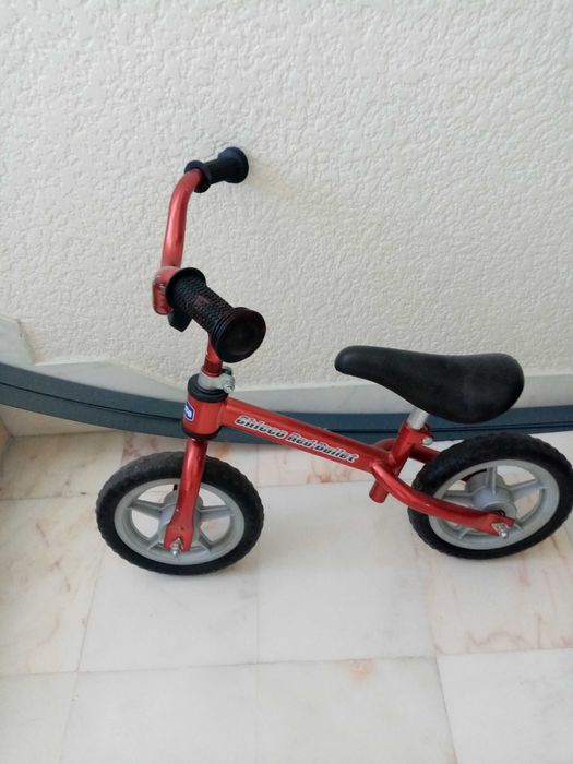 Vende-se bicicleta sem pedais Chicco Red-Bullet