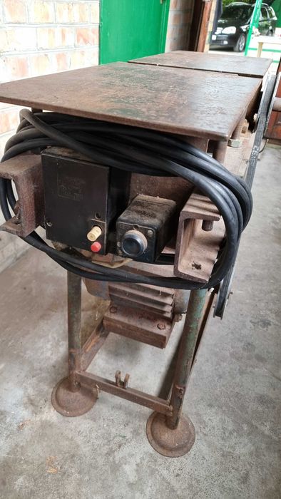 Циркулярный Станок. Деревообрабатывающий станок.