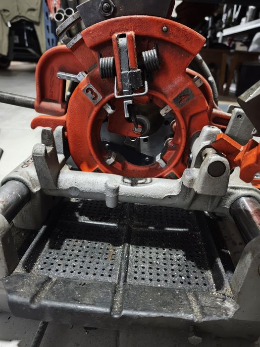Torno eléctrico de abrir roscas Ridgid