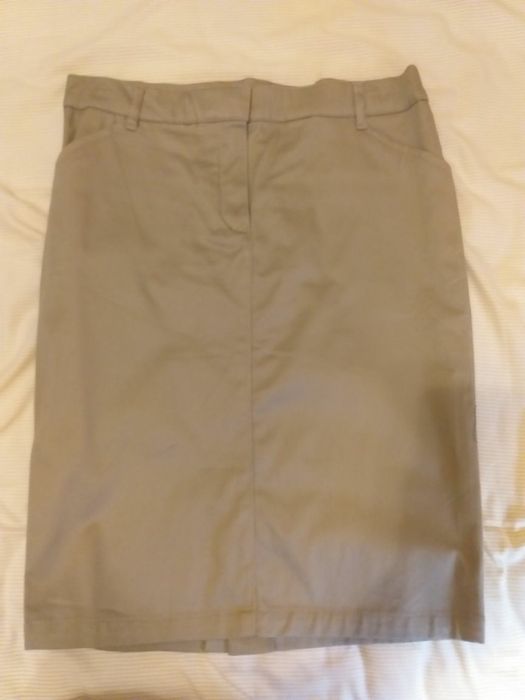 Saia bege da Mango