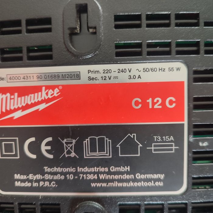 Ładowarka Milwaukee  M12