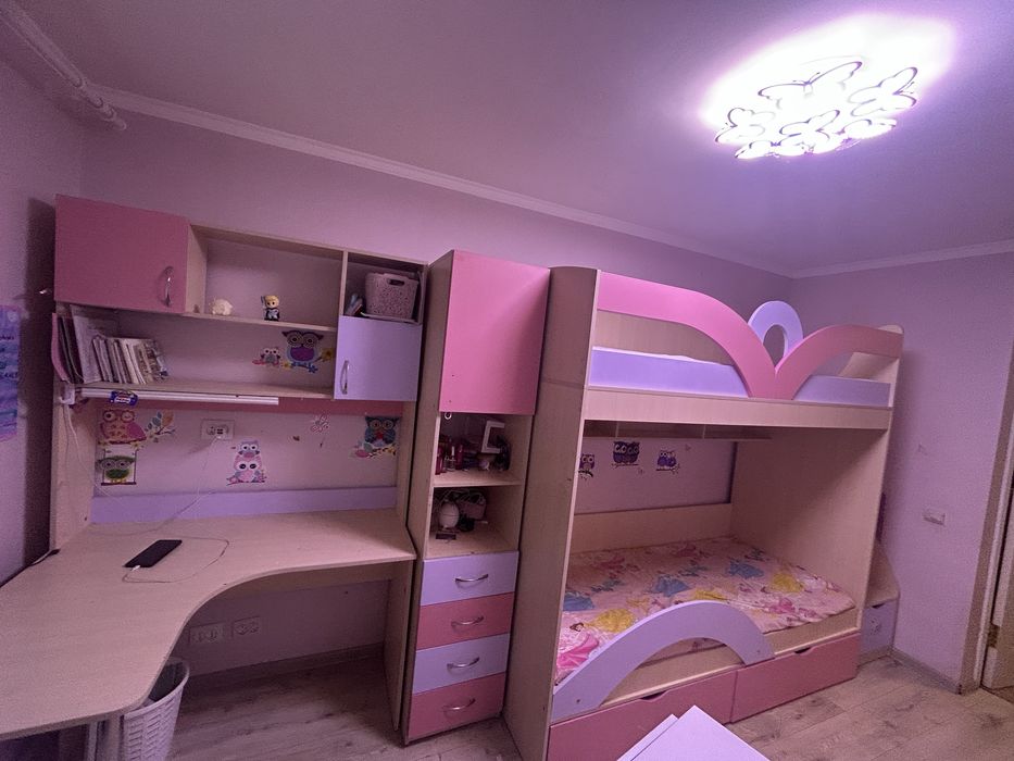 Терміново!!Дитяча спальня для дівчинки. Ліжко двухярусне. Стіл.Кровать