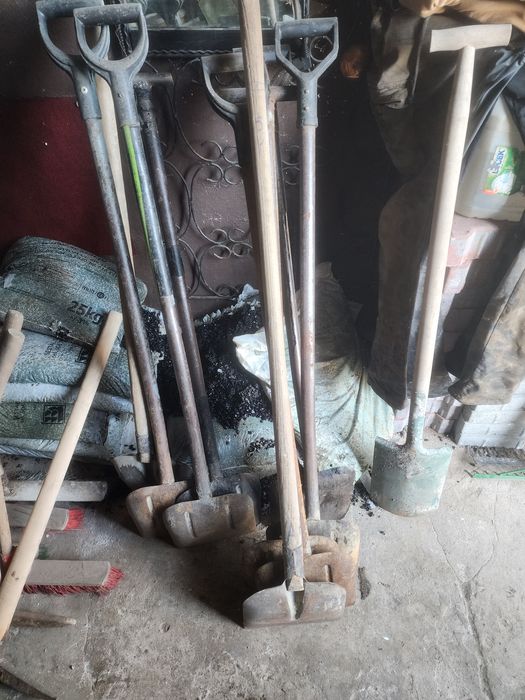 Łopaty i inne  tego typu rzeczy