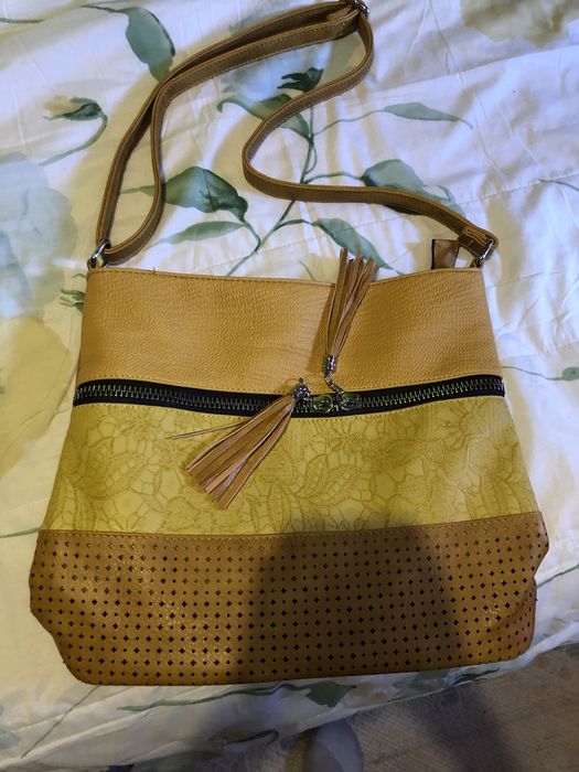 Mala senhora amarela