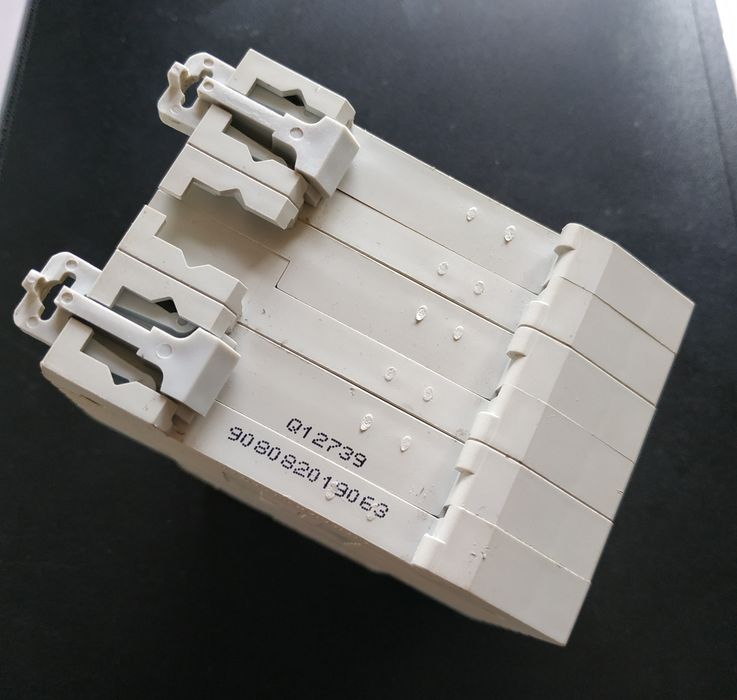 Два автоматических выключателя