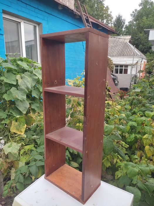 Продам стілажик з полками для учня,студента.легкий і удобний.