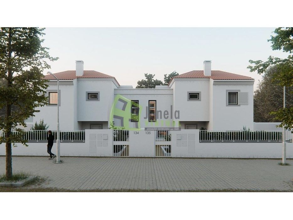 Moradia T3 Triplex, em construção, Vila Nogueira de Azeitão