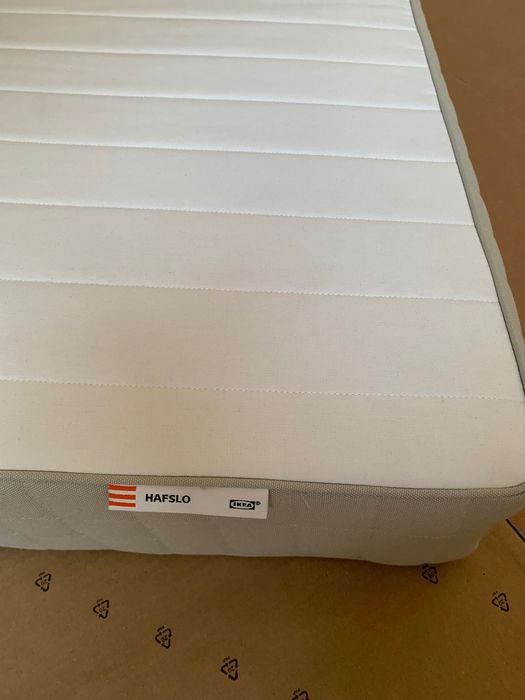 Cama 140x200 + Estrado + Colchão + Mesa Cabeceira - Modelo IKEA