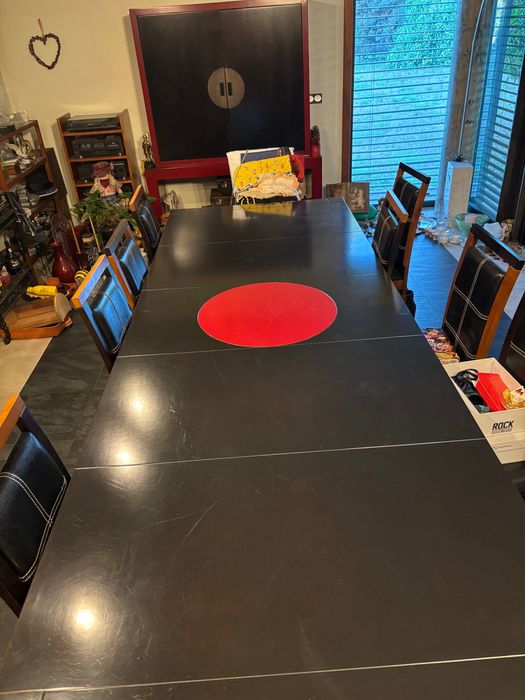 Mesa de sala de jantar com 12 cadeiras