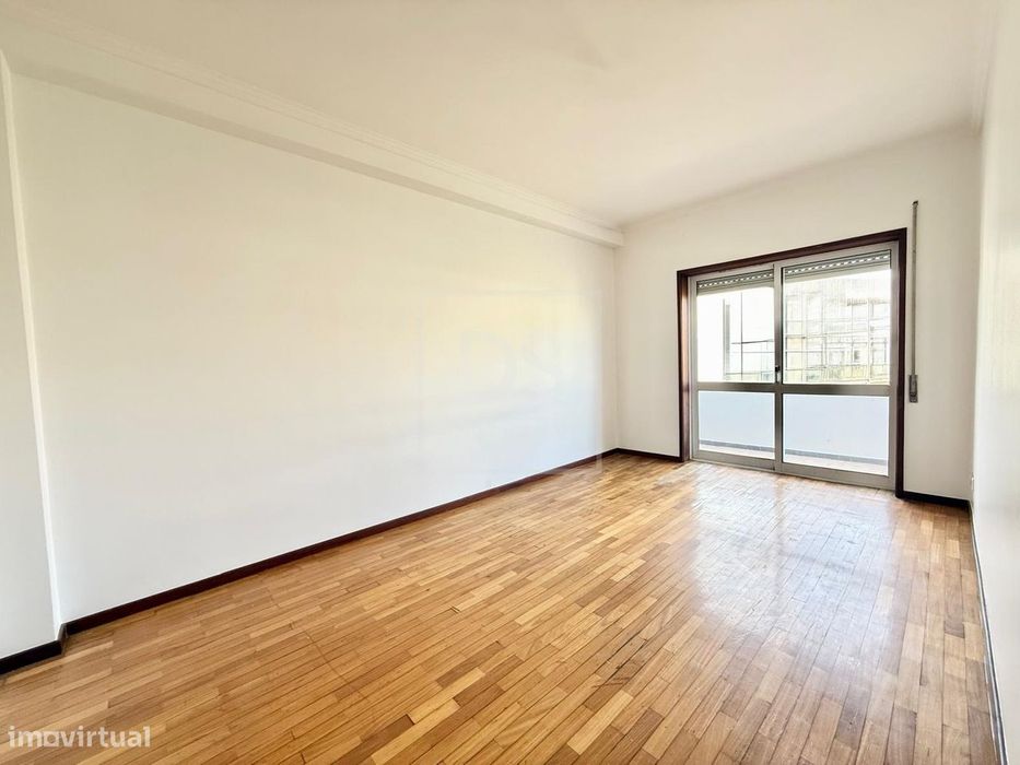 T3 com 154m² | 3 Varandas | Garagem Fechada | A 2 Passos do Metro e do