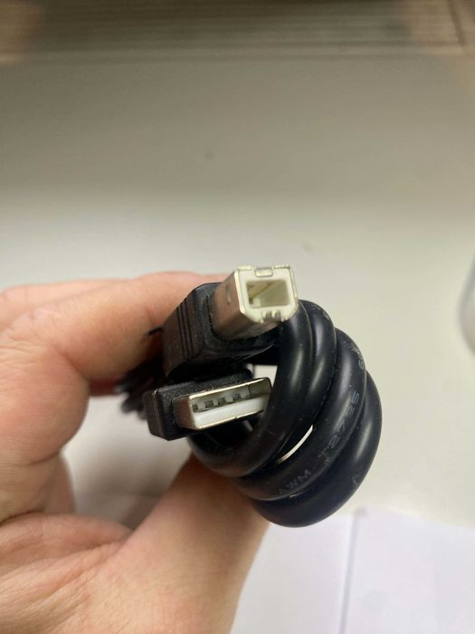 Kabel USB A do USB B (do drukarki/urządzeń audio) .