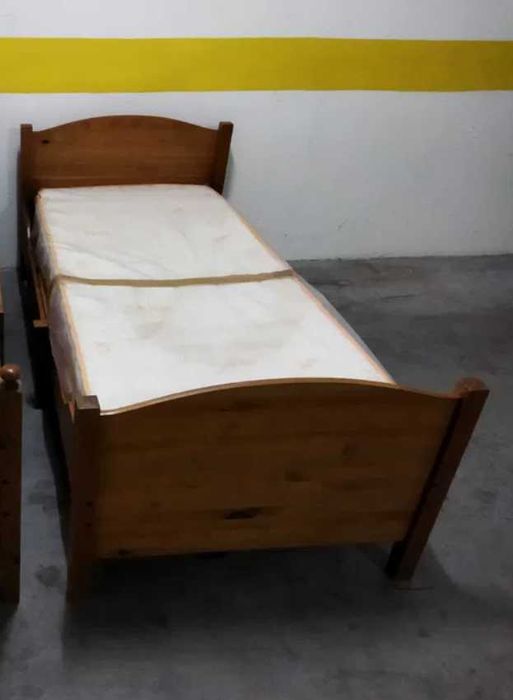 Cama Extensívei em Pinho com Estrado De Madeira e Colchão Lusocolchão