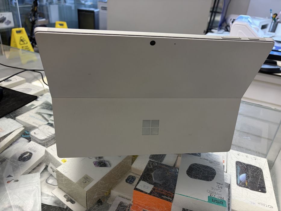 Ladny Microsoft Surface Pro 7 i5 10 gen 250GB 8GB