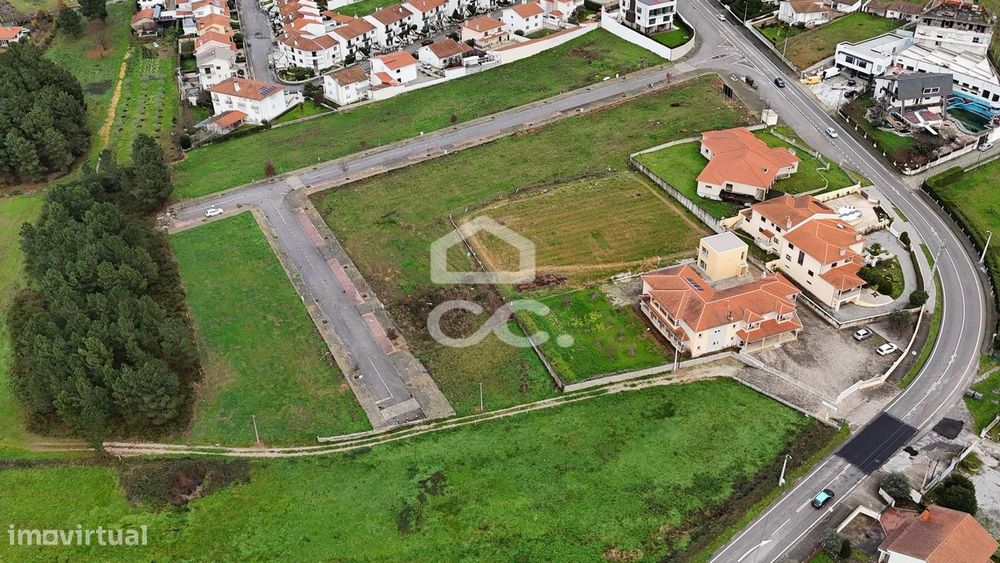 Lote de terreno destinado à construção de moradia, situado em uma loca