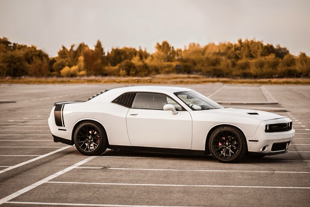 Samochód auto do ślubu Dodge Challenger