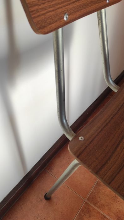 Cadeira antiga metal