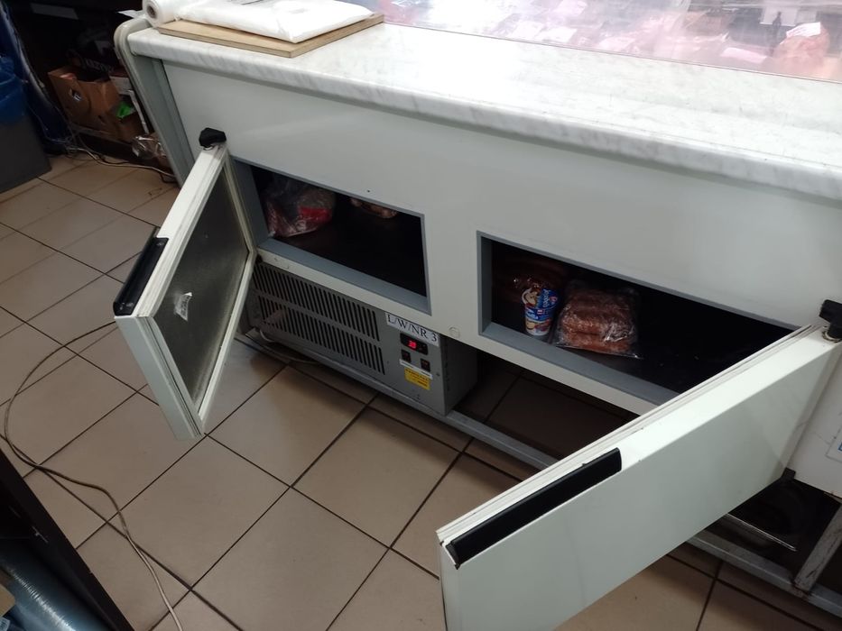 Lada chłodniczą CEBEA dł. 250cm szer 110cm wędlin serów nabiałregał wi