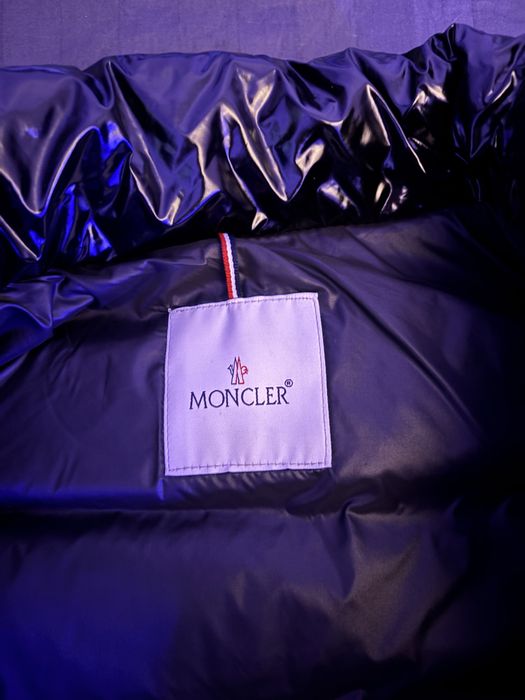 Colete Moncler Preto Brilhante – Excelente Estado