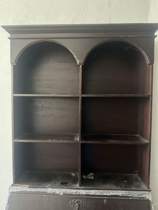 Estante/escrivaninha para restaurar