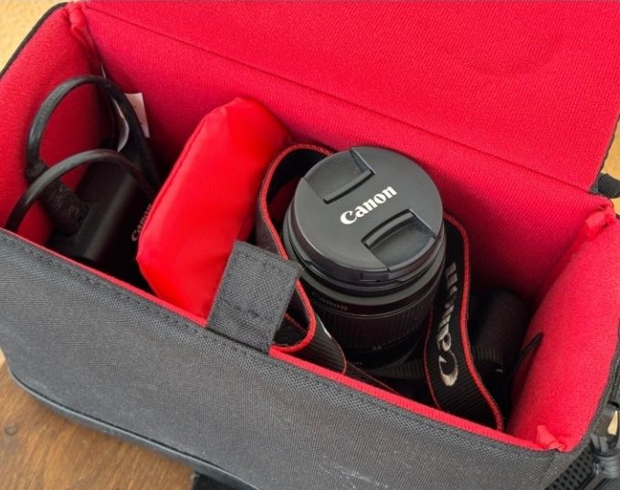 Canon 2000d com estojo