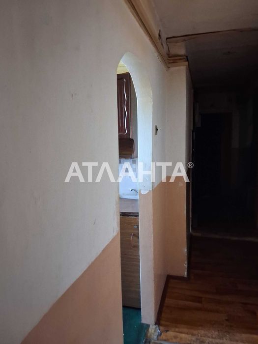 Комната в коммунальной квартире на среднем этаже  в Лузановке