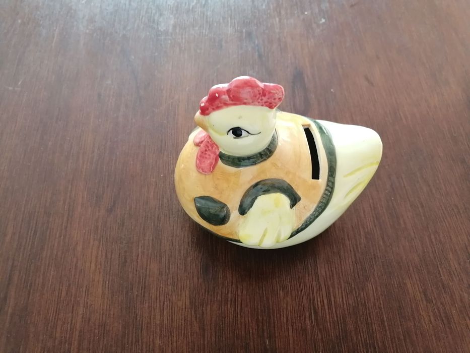 pequena galinha mealheiro em ceramica