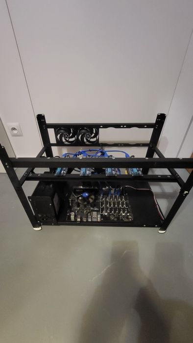 Koparka kryptowalut - stelaż