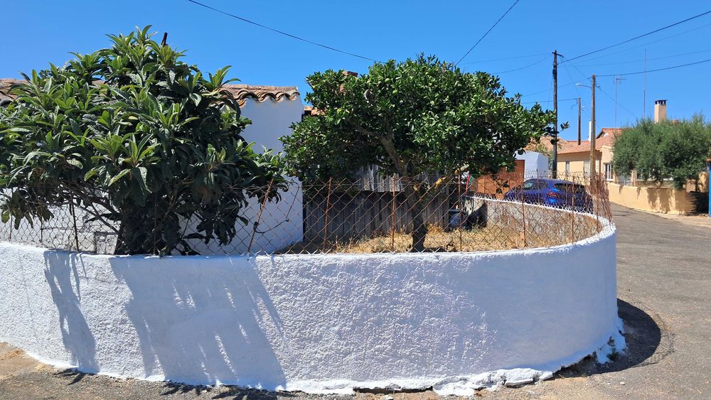 Vende-se casa para recuperar nos arredores de Almodôvar