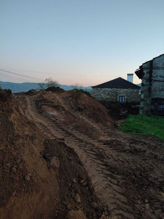 Terra preta e castanha para aterro ou jardins