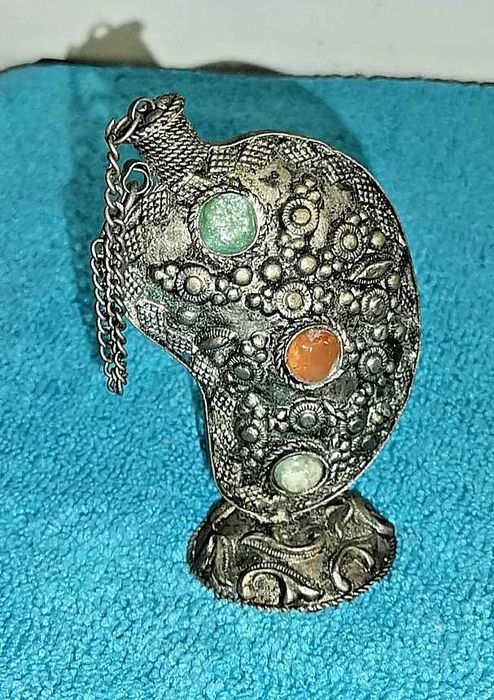 Frasco de Perfume em Metal com Pedras Semipreciosas