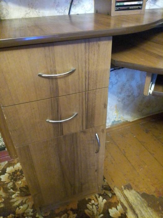 Компьютерный стол