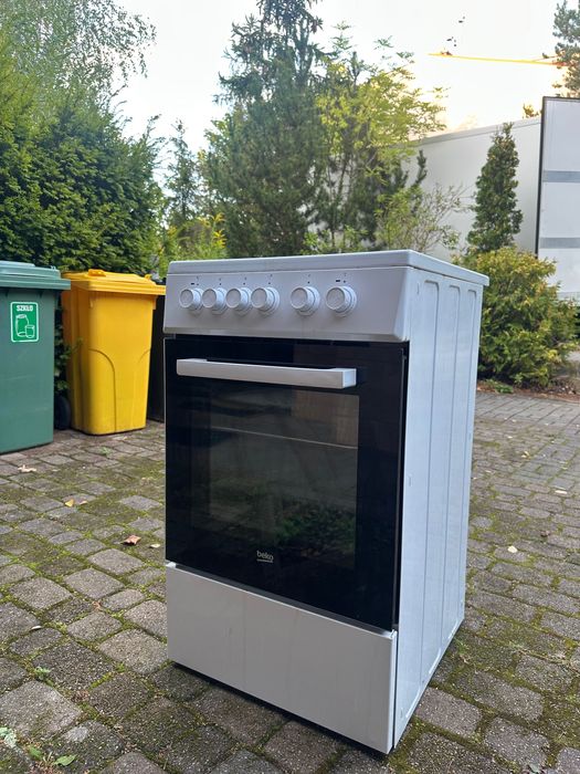 Kuchnia elektryczna Beko FSS57000GW