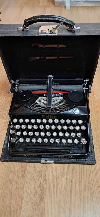 Stara przedwojenna maszyna do pisania , piekny stan