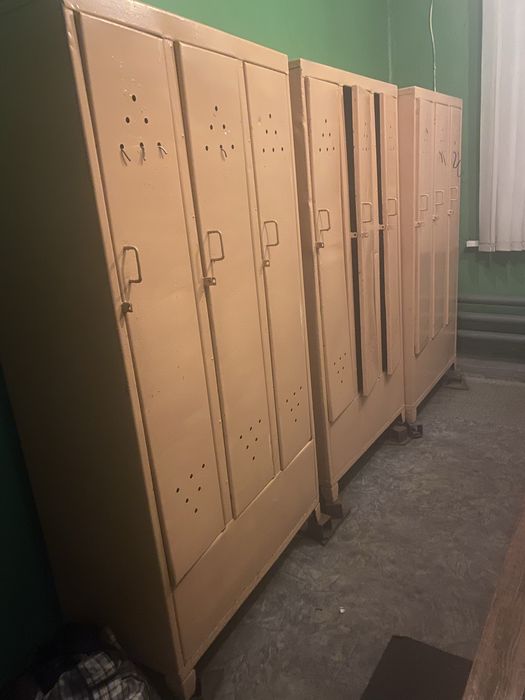 Шкафи металеві для одягу, битовка