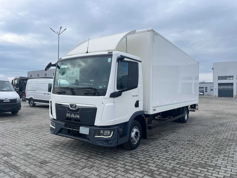 MAN TGL 12.250 4x2 BL Фургон із гідробортом Dhollandia