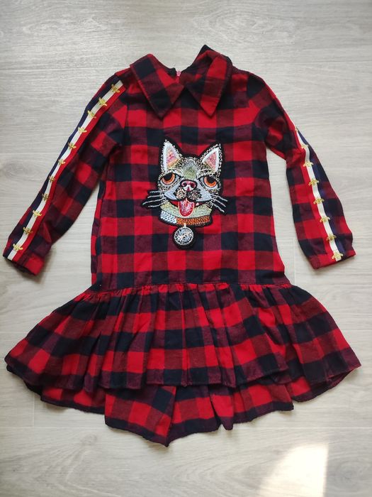 Платье на девочку 5-6 лет новое!