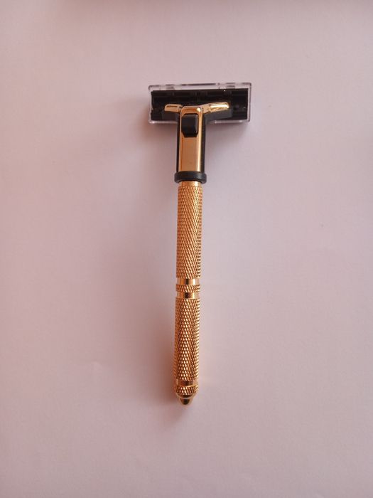 Maszynka do golenia i szczoteczka