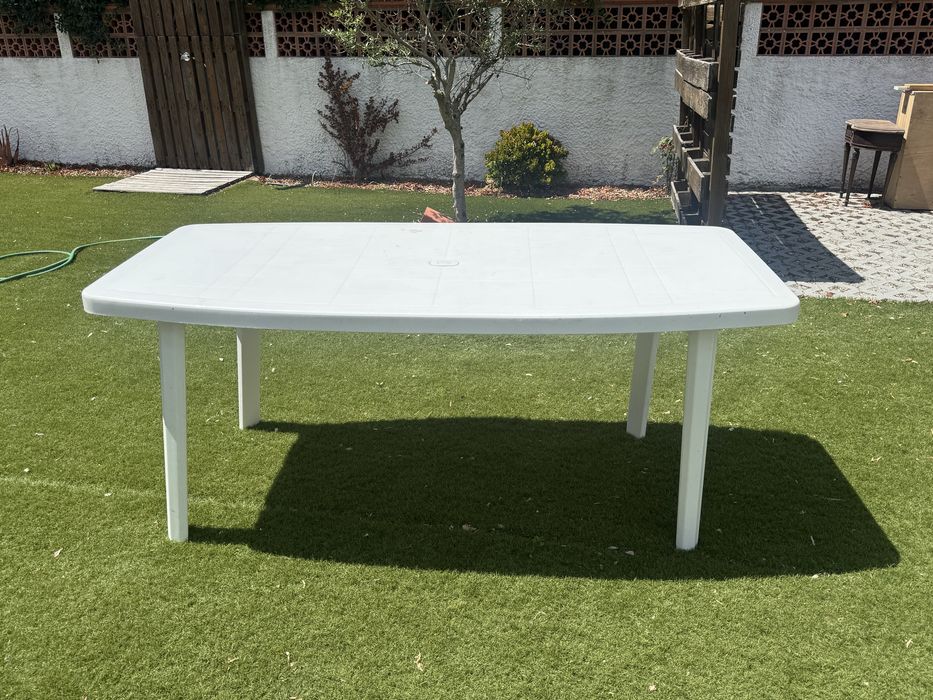 Mesa de jardim em PVC