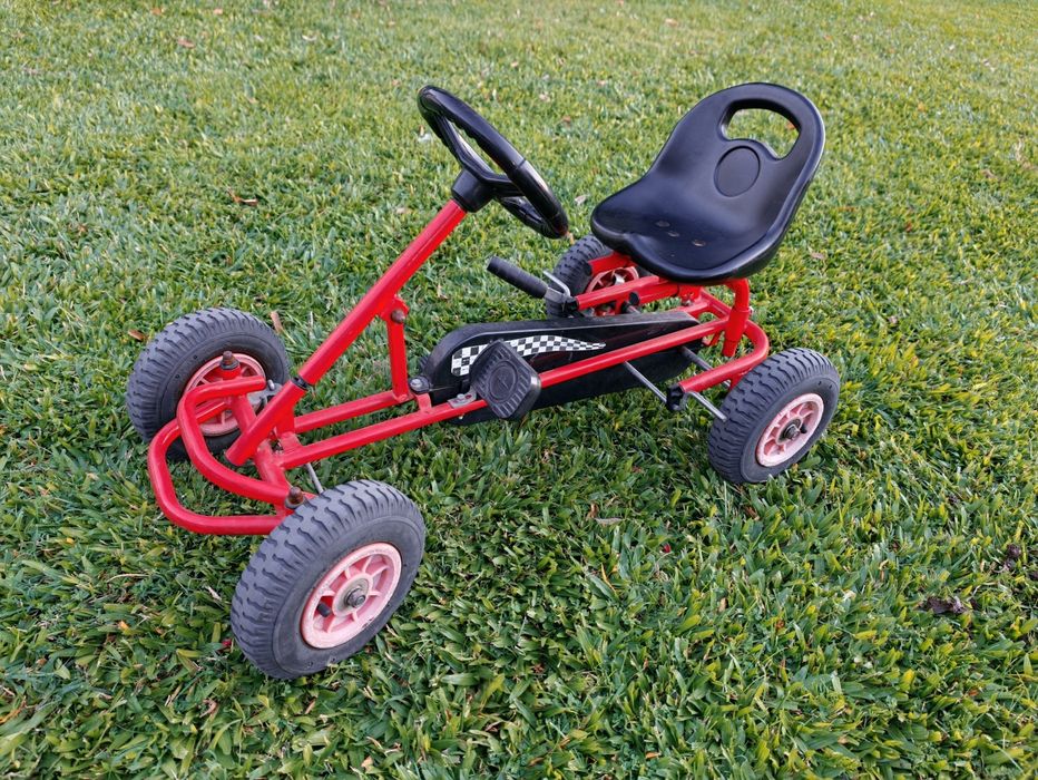 Kart a pedais para criança