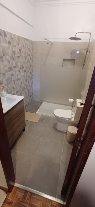Quartos individuais, apart renovado e mobilado em Massamá.
