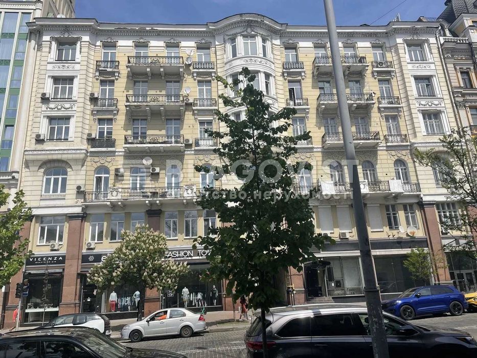 Хмельницького Богдана, 32  квартира  Царський будинок  100000$