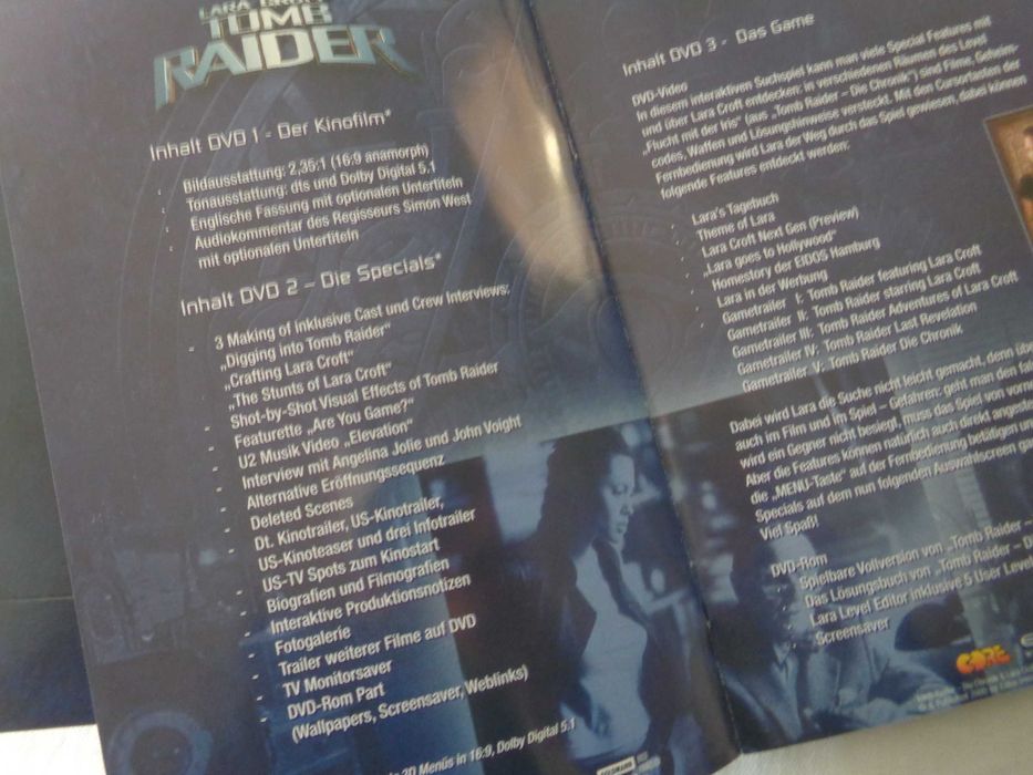 Lara Croft Tomb Raider - angielski, niemiecki. Film dvd + dodatki (trzy płyty).
