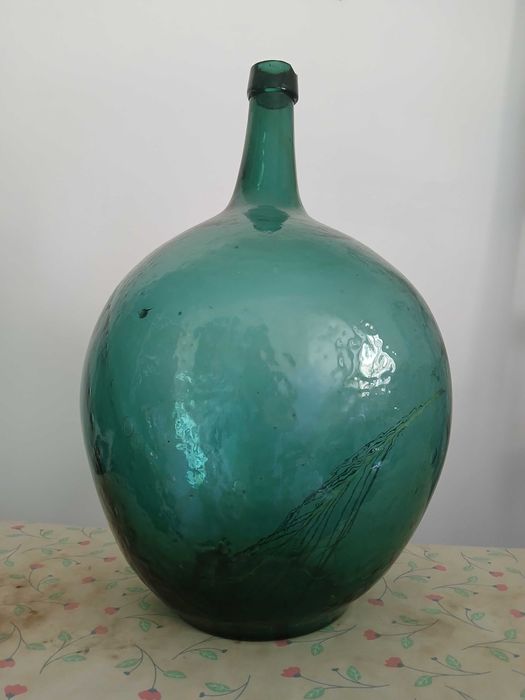 Garrafão em vidro grosso antigo