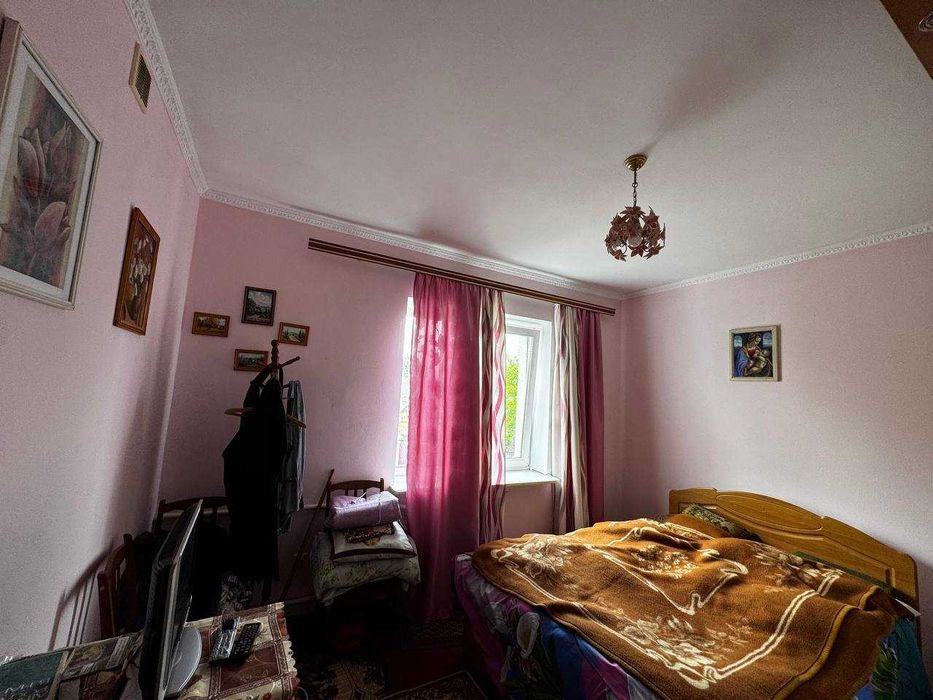 4к Будинок , Центр Міста ,приватизована ділянка 6сот. ,двохповерховий будинок , загал площа 187кв.м.,Індив. газове опалення, Жилий стан