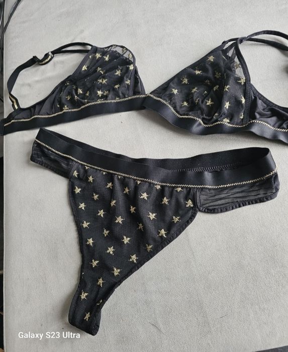 Komplet stanik 75B stringi L